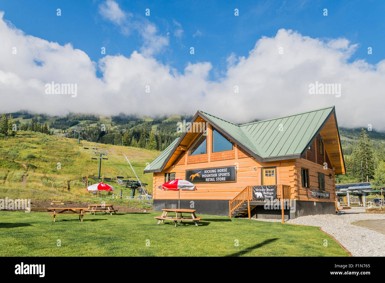 Sessellift, Kicking Horse Mountain Resort in der Nähe von Golden, British Columbia, Kanada Stockfoto