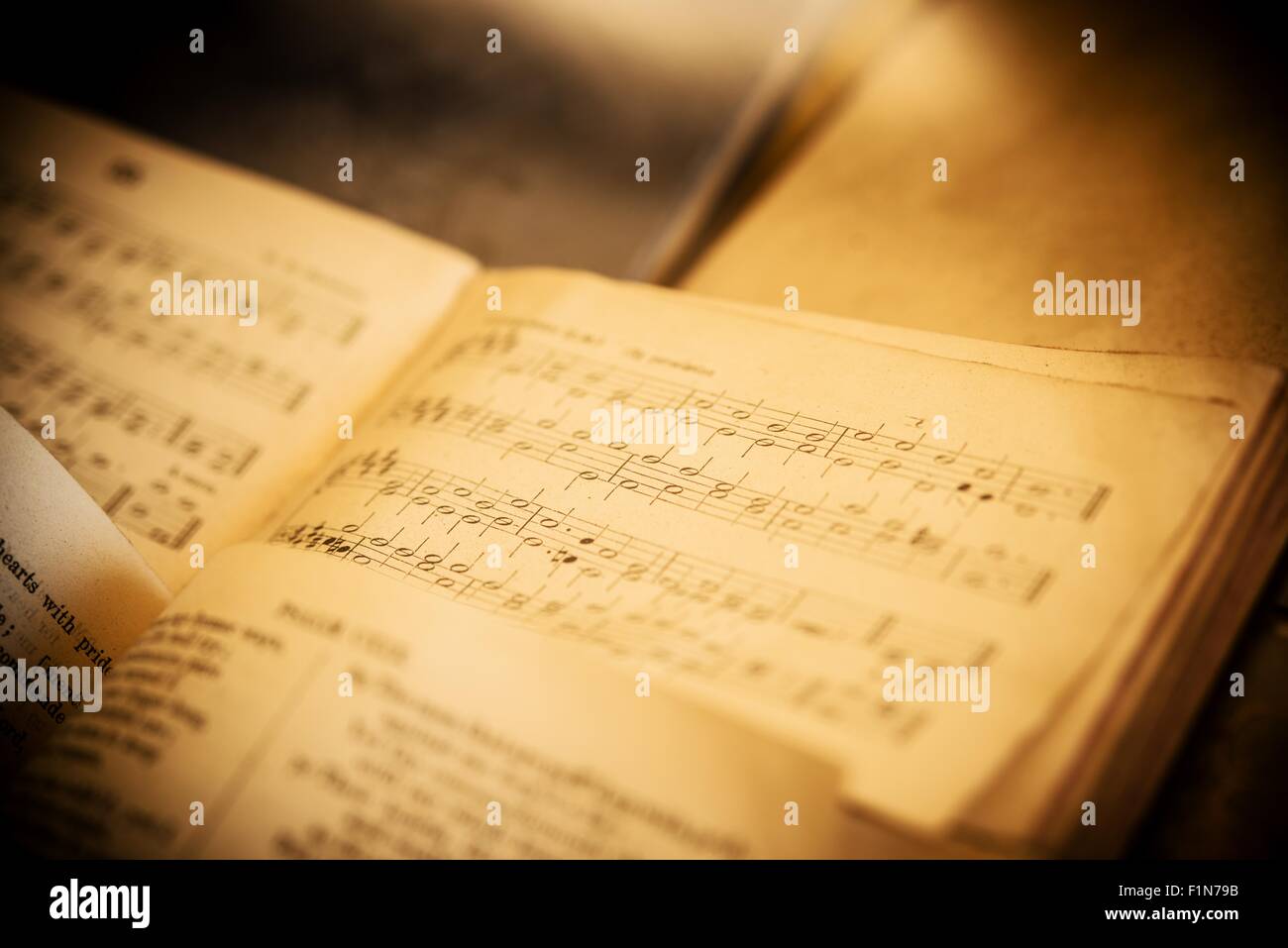 Vintage Music Notes auf dem alten Papier. Nahaufnahme Foto. Stockfoto