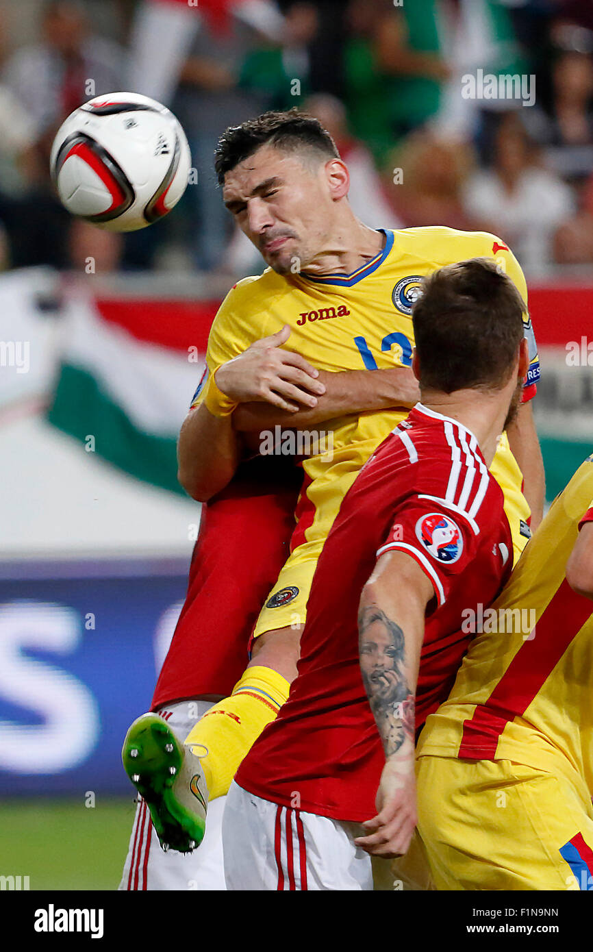 Budapest Ungarn 4 September 2015 Rumanische Claudiu Keseru Ist Embranced Nach Eckball Wahrend Ungarn Vs Rumanien Uefa Euro 2016 Qualifizierer Fussball Spiel In Groupama Arena Bildnachweis Laszlo Szirtesi Alamy Live Nachrichten Stockfotografie