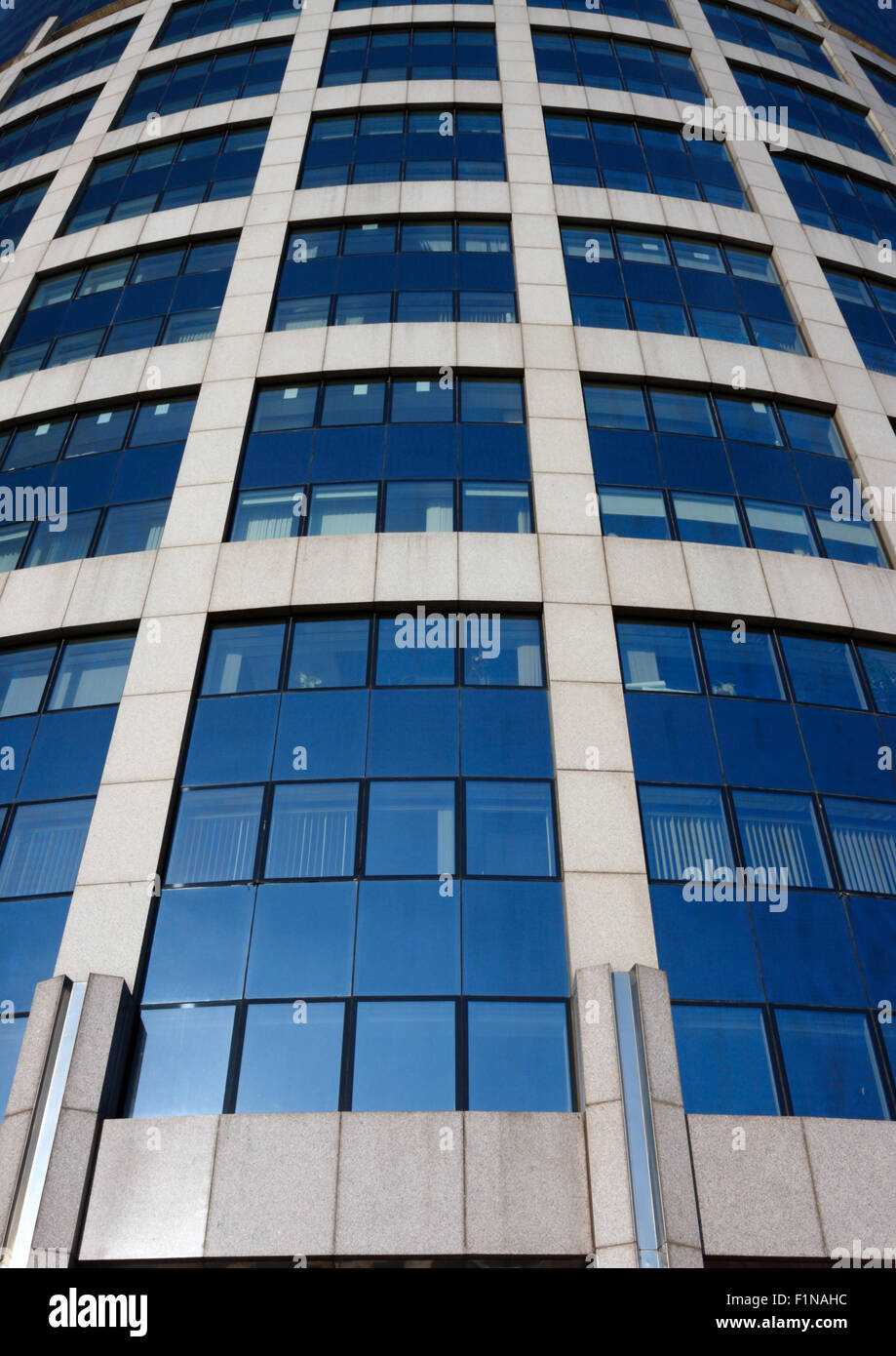 Nahaufnahme eines modernen Bürogebäudes Stockfoto