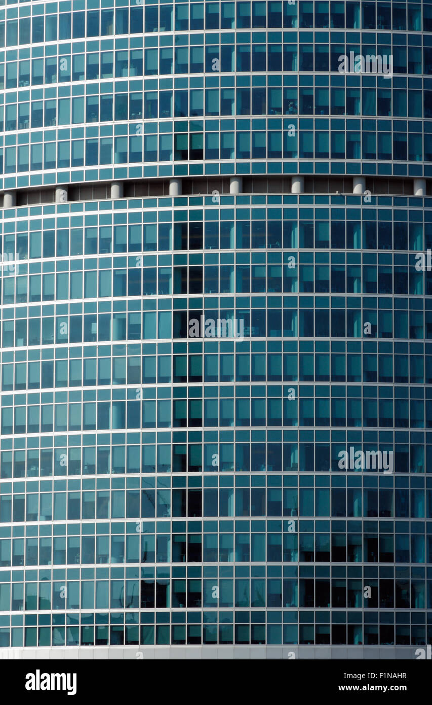 Fassade des modernen Bürogebäude mit vielen Fenstern Stockfoto