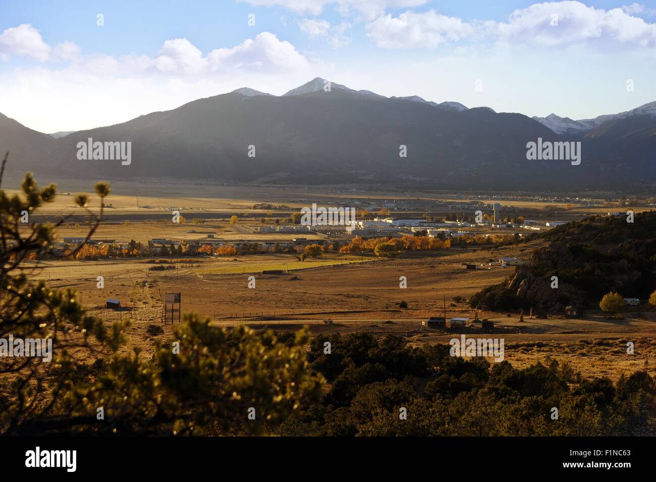 Buena Vista, CO-Panorama. Buena Vista ist eine gesetzliche Stadt in Chaffee County, Colorado, Vereinigte Staaten von Amerika Städte Fotosammlung. Stockfoto