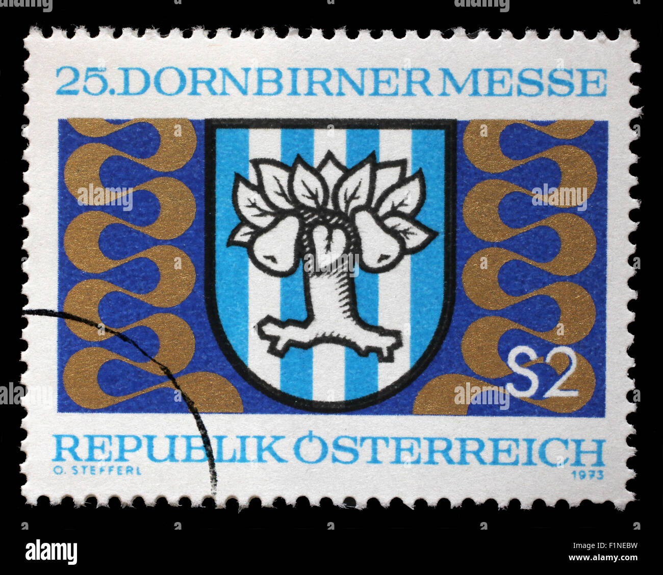 Briefmarke gedruckt durch Österreich, zeigt Dornbirn Messe Emblem, ca. 1973 Stockfoto