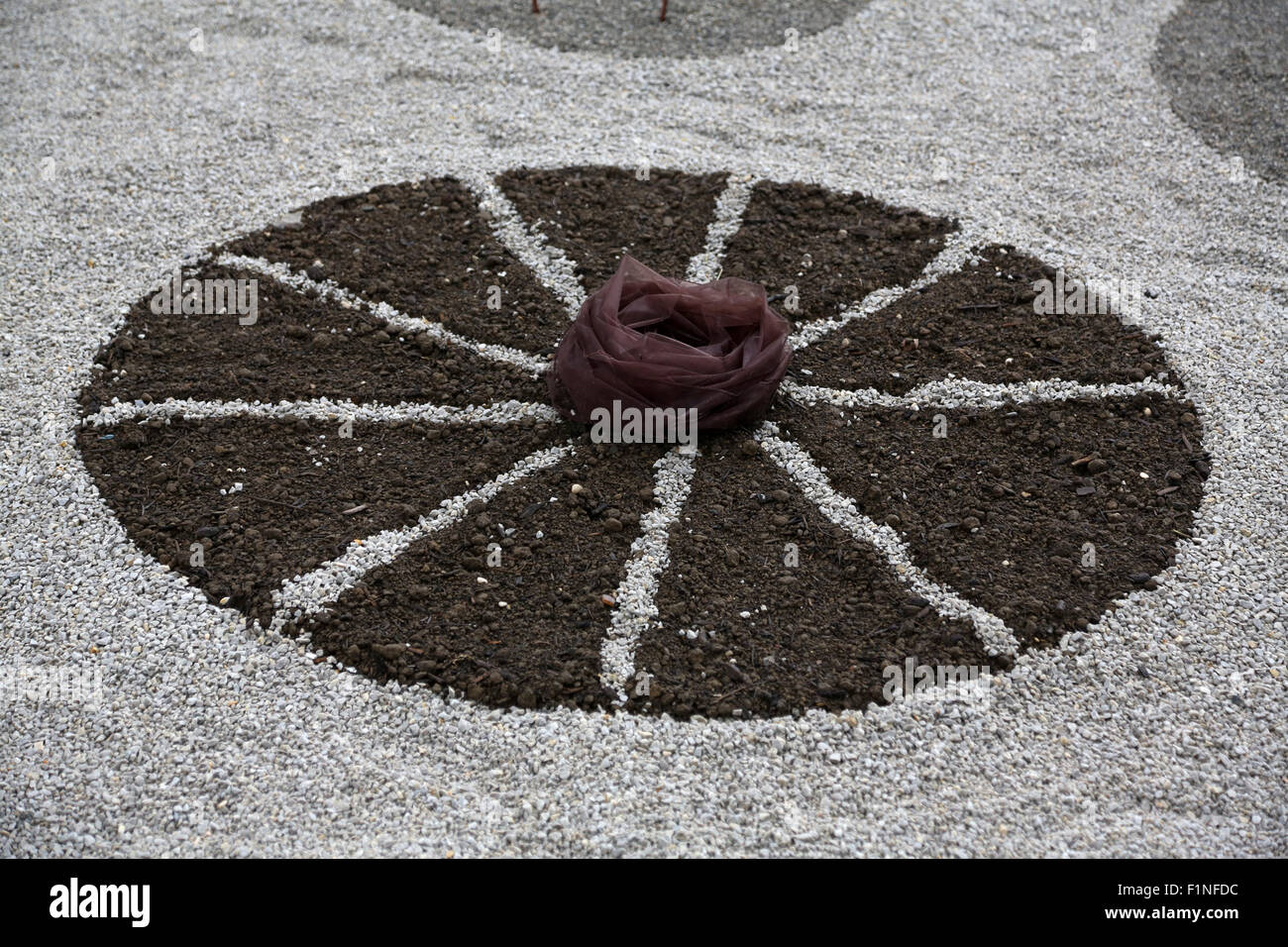 Garten-Design, mit harten Landschaftsbau, mit Gestaltung, Pflasterung, Felsen und Kieselsteine Stockfoto