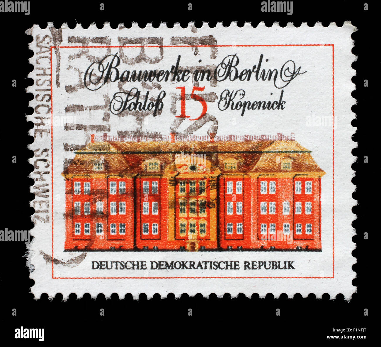 Stempel in der DDR von den berühmten Gebäuden in Berlin Ausgabe gedruckt zeigt Schloss Kopenic, ca. 1971. Stockfoto