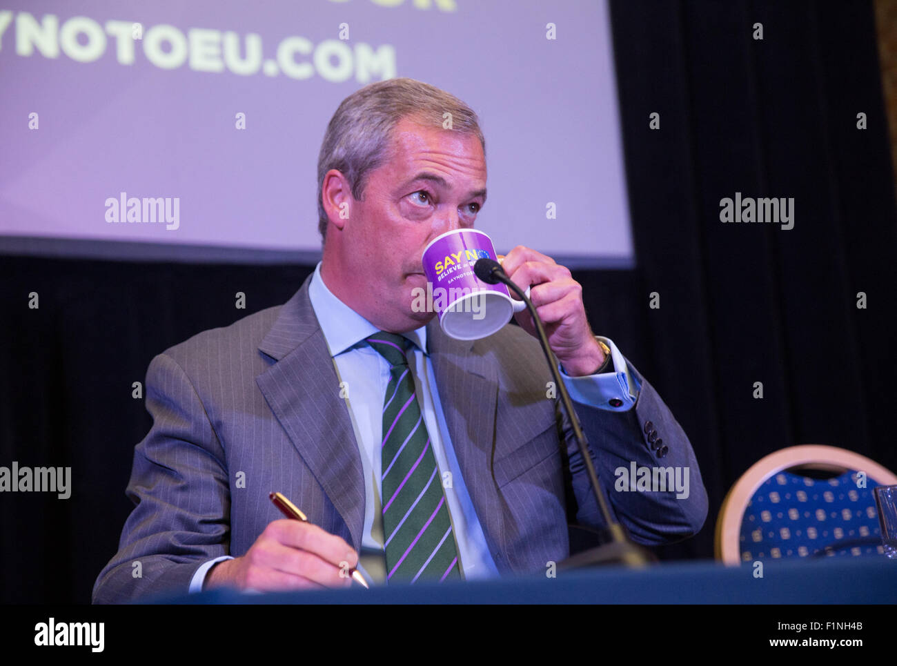 UKIP Führer Nigel Farage und stellvertretender Leiter Paul Nuttall MEP, starten die "Say No to EU" Referendum Tour 4. September 2015 Stockfoto