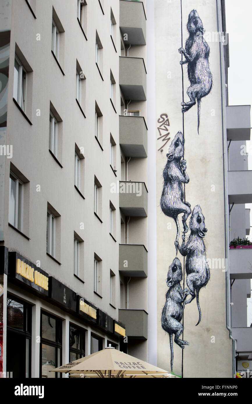 Europa; Deutschland; Berlin; Graffiti; Street-Art; Straße; Straße; Aufbau; Haus; Nachbarschaft; Maus Stockfoto