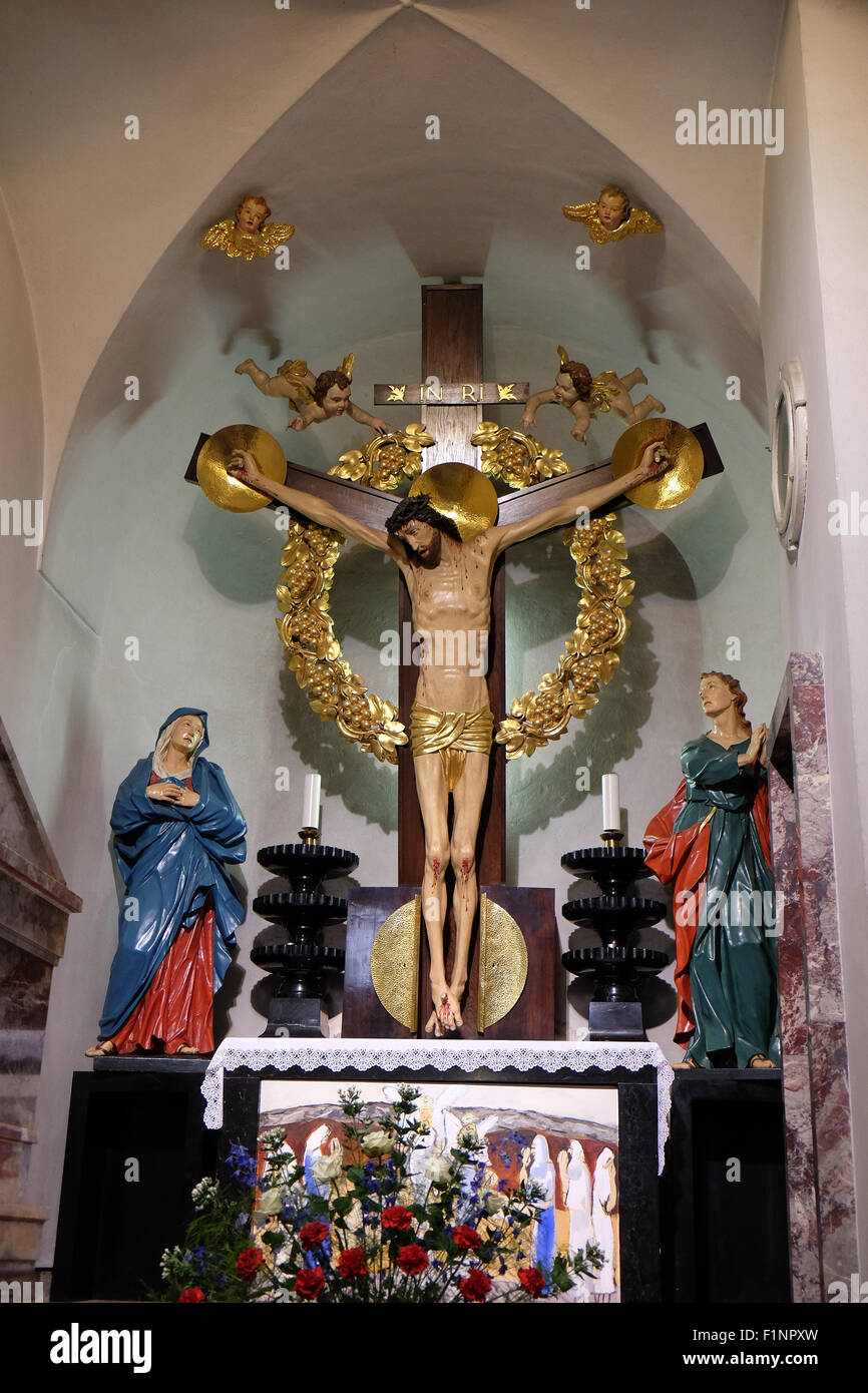 Jungfrau Maria und Johannes unter dem Kreuz, Altar in der St. Nicholas Cathedral in Ljubljana, Slowenien Stockfoto