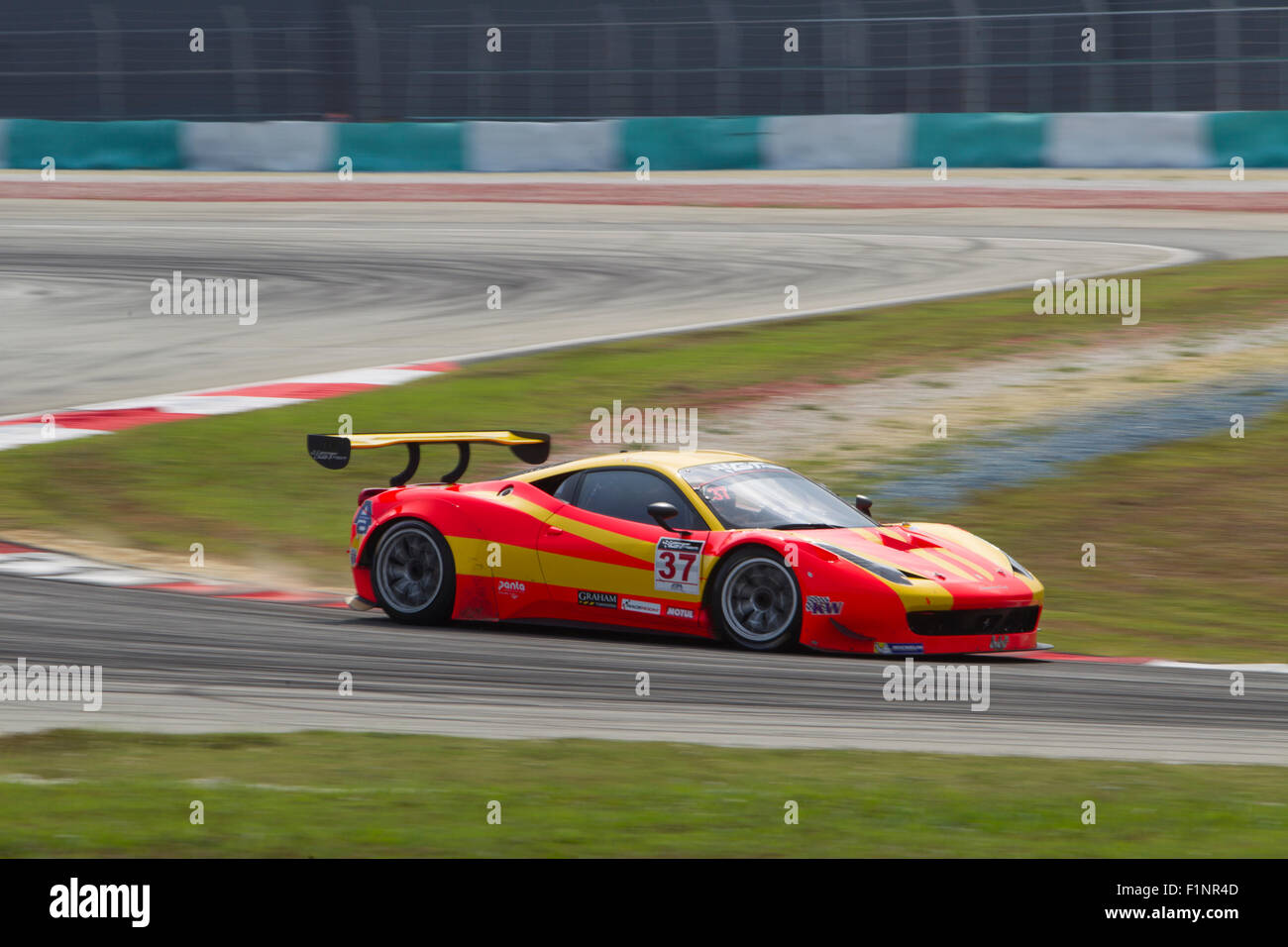 Sepang, Malaysia. 5. September 2015. Italienische Ferrari Auto Nr. 37 Ausgänge Kreuzung 2 asiatische Festival of Speed Race, Sepang, Malaysia. Auto 37 gewann das Rennen Credit: Chung Jin Mac/Alamy Live News Stockfoto