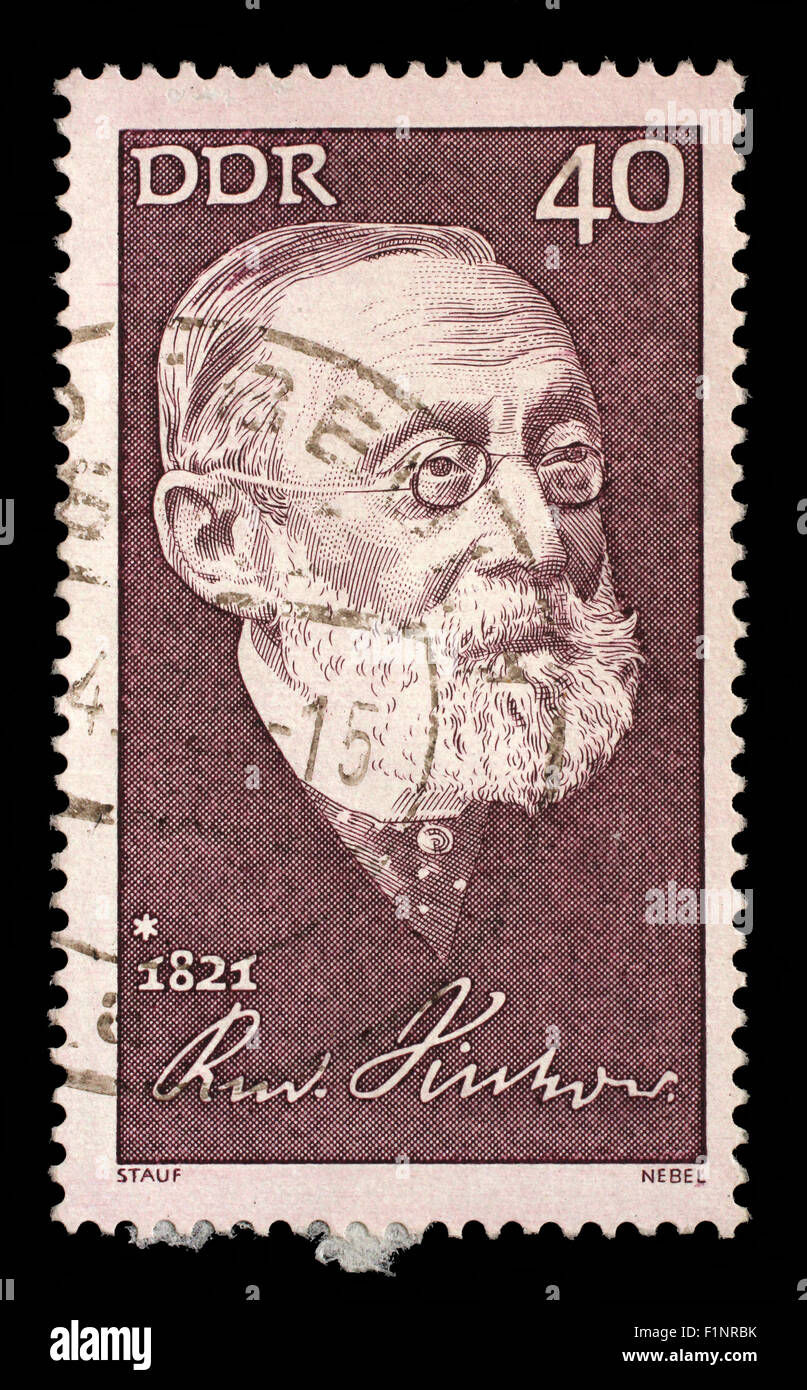 Gedruckt in DDR Stempel zeigt den 150. Jahrestag der Geburt von Rudolf Virchow. Anthropologe, ca. 1971 Stockfoto