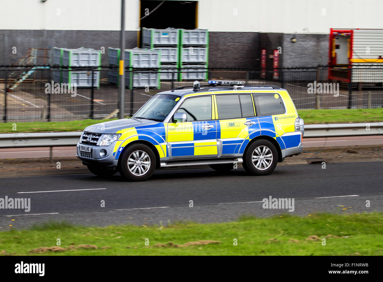 Dundee, Tayside, Scotland, UK, 5. September 2015. Verkehrsunfall in Dundee. Polizei-Schottland und schottische Emergency Services reagiert zu einem Verkehrsunfall auf der zweispurigen Kingsway West ca. 12:00 heute in Dundee. Bildnachweis: Dundee Photographics / Alamy Live News Stockfoto