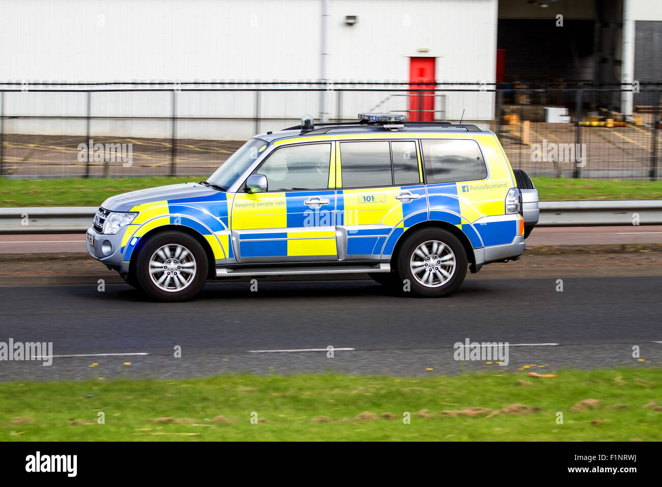 Dundee, Tayside, Scotland, UK, 5. September 2015. Verkehrsunfall in Dundee. Polizei-Schottland und schottische Emergency Services reagiert zu einem Verkehrsunfall auf der zweispurigen Kingsway West ca. 12:00 heute in Dundee. Bildnachweis: Dundee Photographics / Alamy Live News Stockfoto