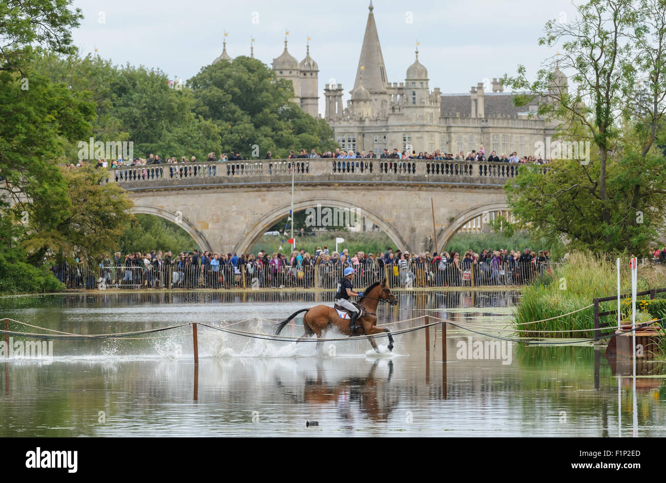 Stamford, Lincs, UK. 5. September 2015. Pascal Leroy und MINOS DE PETRA - Cross-Country-Phase - Land Rover Burghley Horse Trials, 5. September 2015. Bildnachweis: Nico Morgan/Alamy Live-Nachrichten Stockfoto