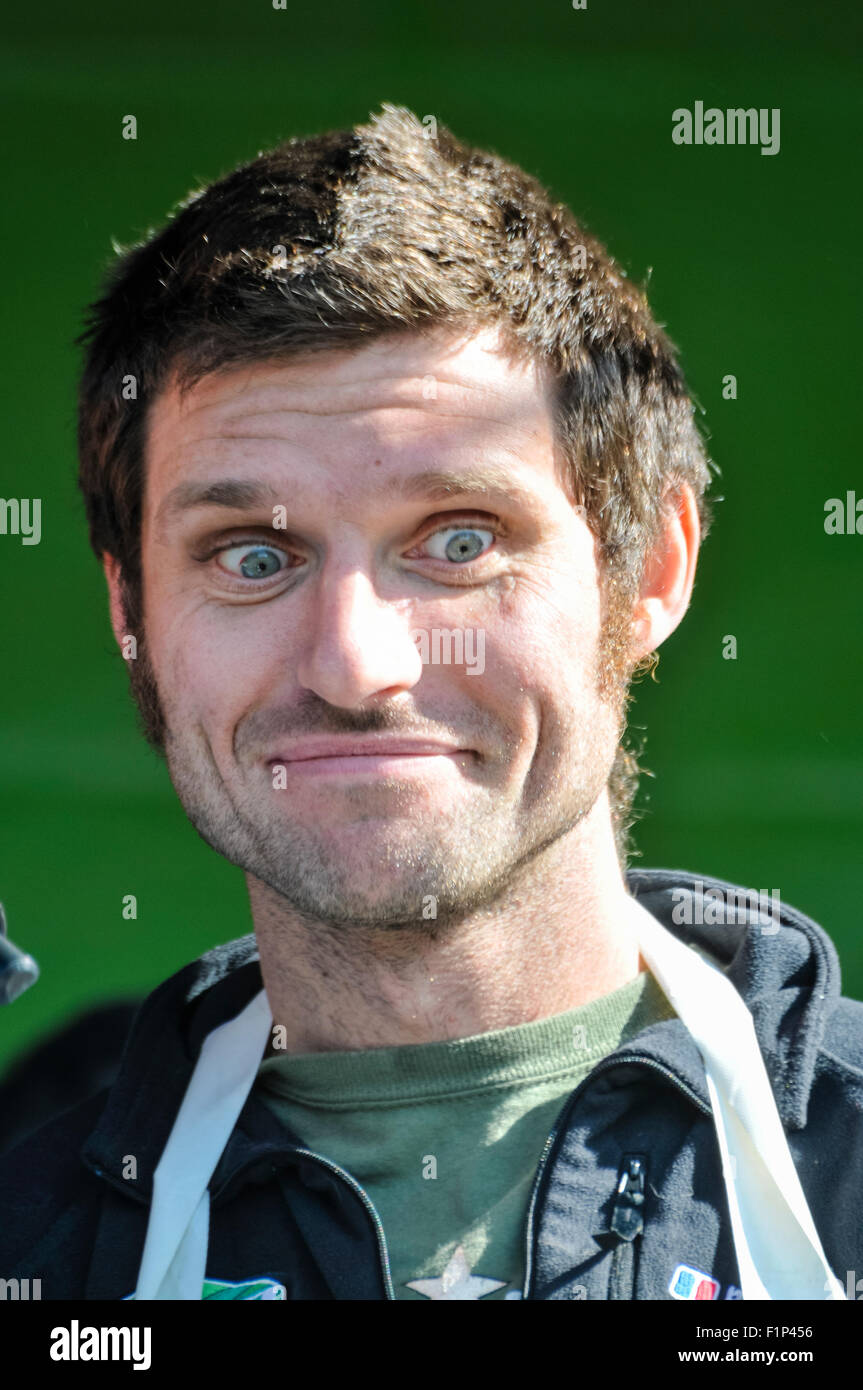 Motorradfahrer und Fernsehmoderator Guy Martin (Tyco BMW Motorrad Racing) besucht die Hillsborough International Oyster Festival. Stockfoto