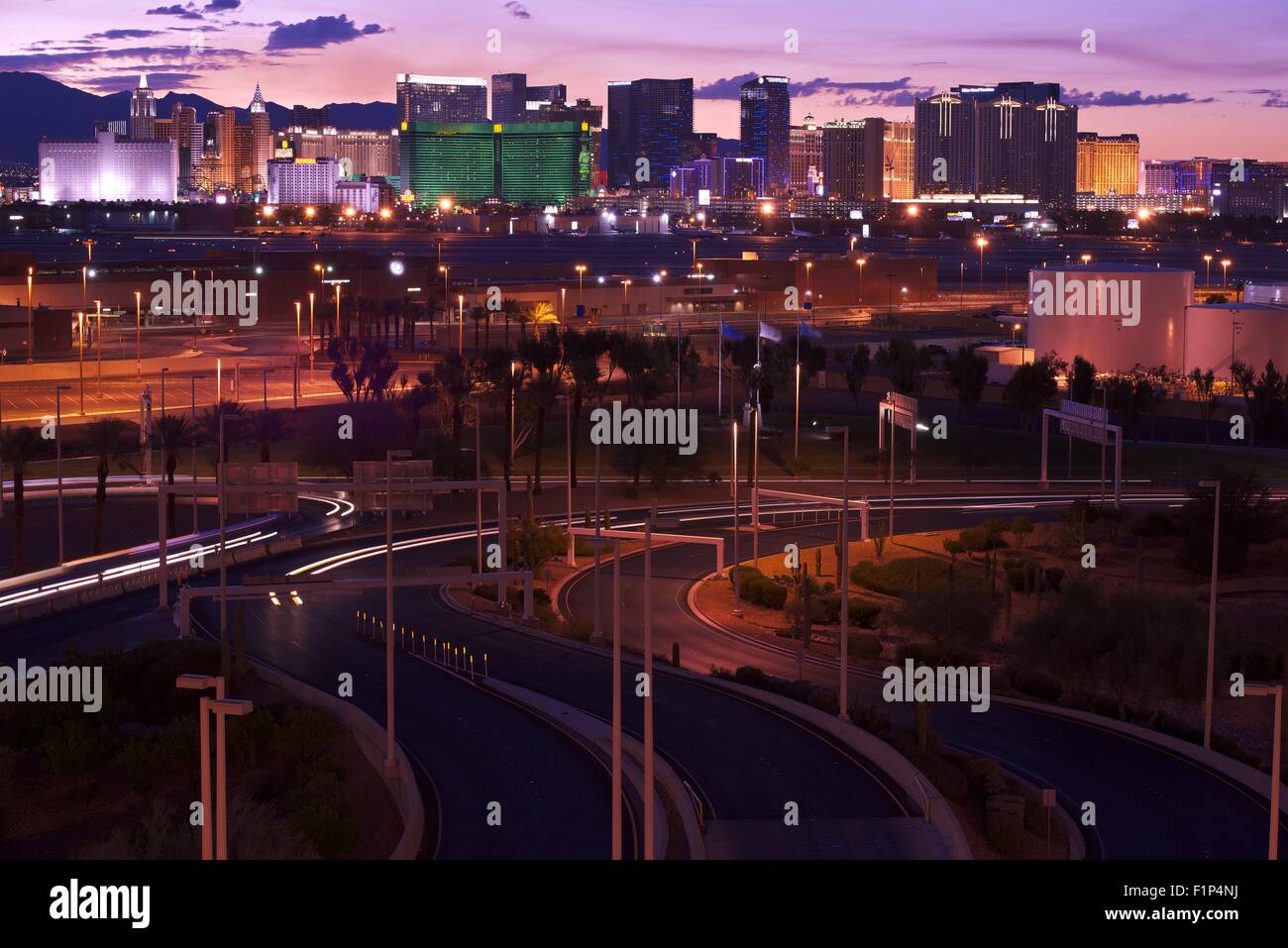 Vegas-Beleuchtung - Las Vegas Skyline, Nevada, USA. Amerikanische Städte Fotosammlung. Stockfoto
