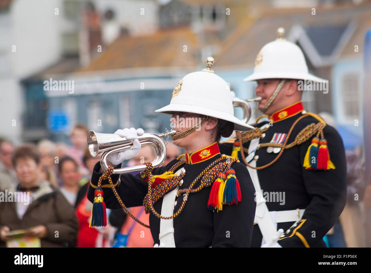 Weymouth, Dorset, UK. 5. September 2015. Massen besuchen das Waterfest Festival in Weymouth. HM Royal Marines Plymouth Korps der Trommeln spielen für die Massen Credit: Carolyn Jenkins/Alamy Live News Stockfoto