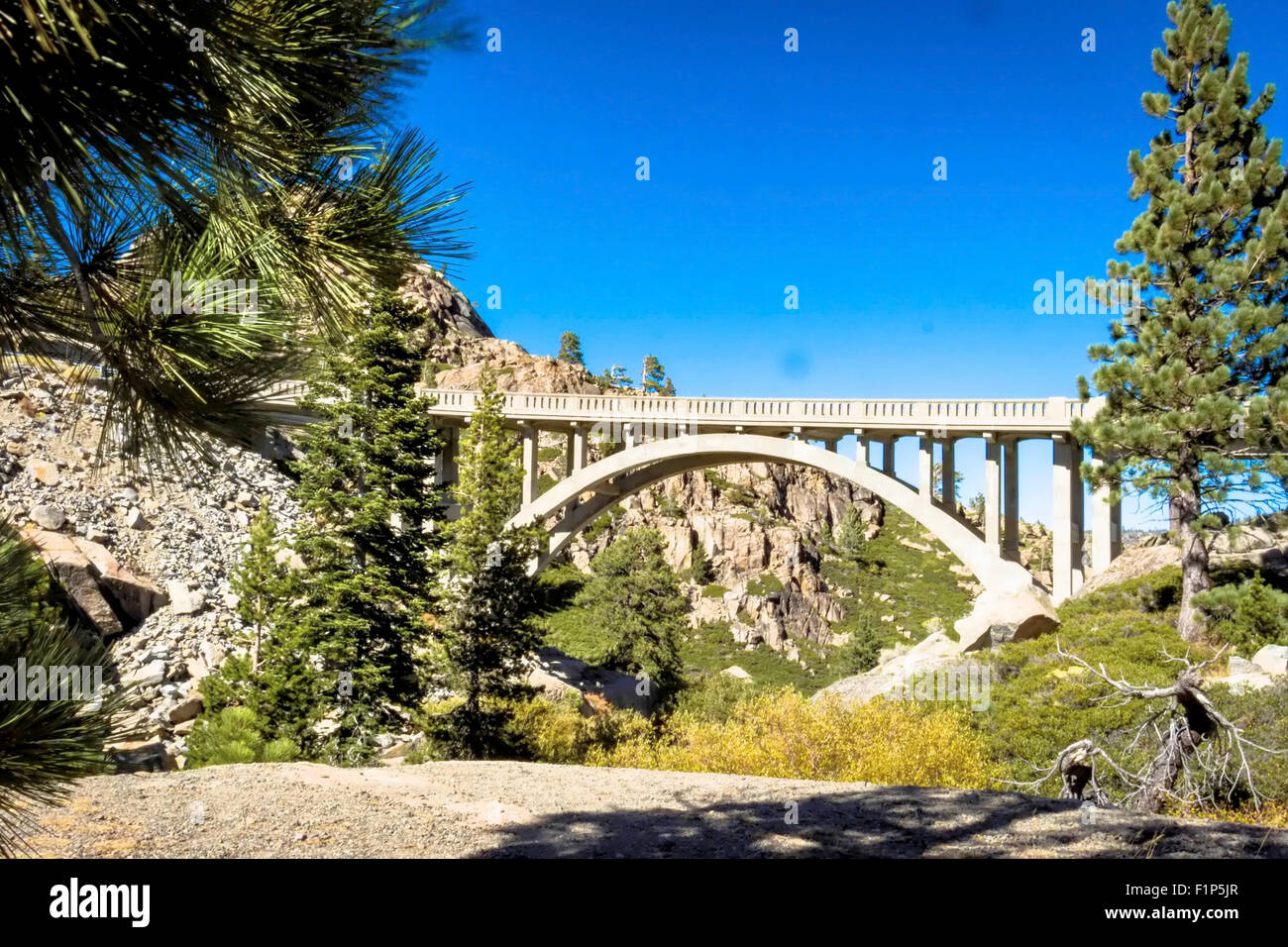 Donner Lake Rainbow Memorial Bridge im Sommer Stockfoto