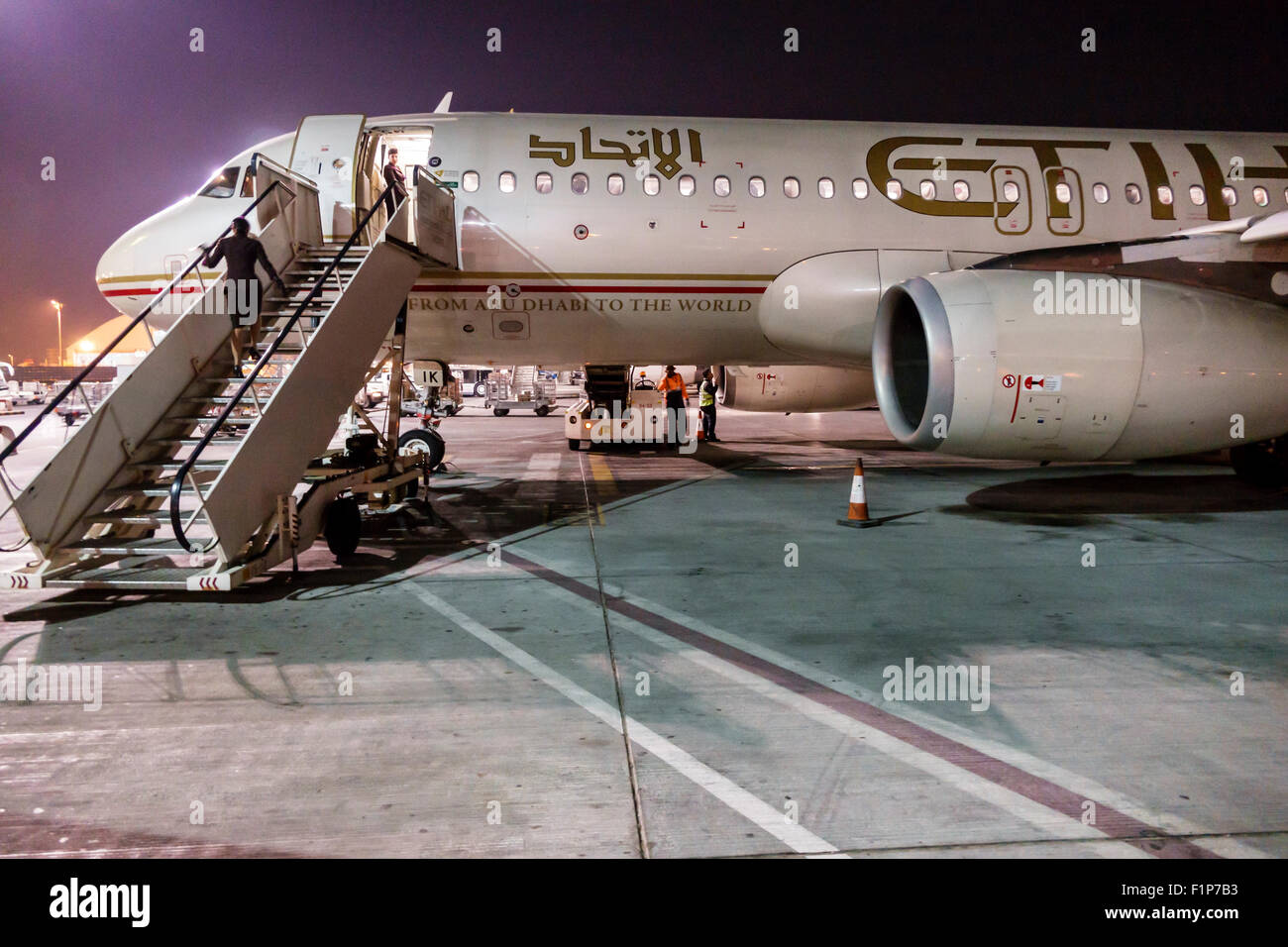 Abu Dhabi Vereinigte Arabische Emirate VAE, Internationaler Flughafen, AUH, Asphalt, Etihad Airways, Verkehrsflugzeug Flugzeug Flugzeug Flugzeug Flugzeug, Flugzeug, pla Stockfoto