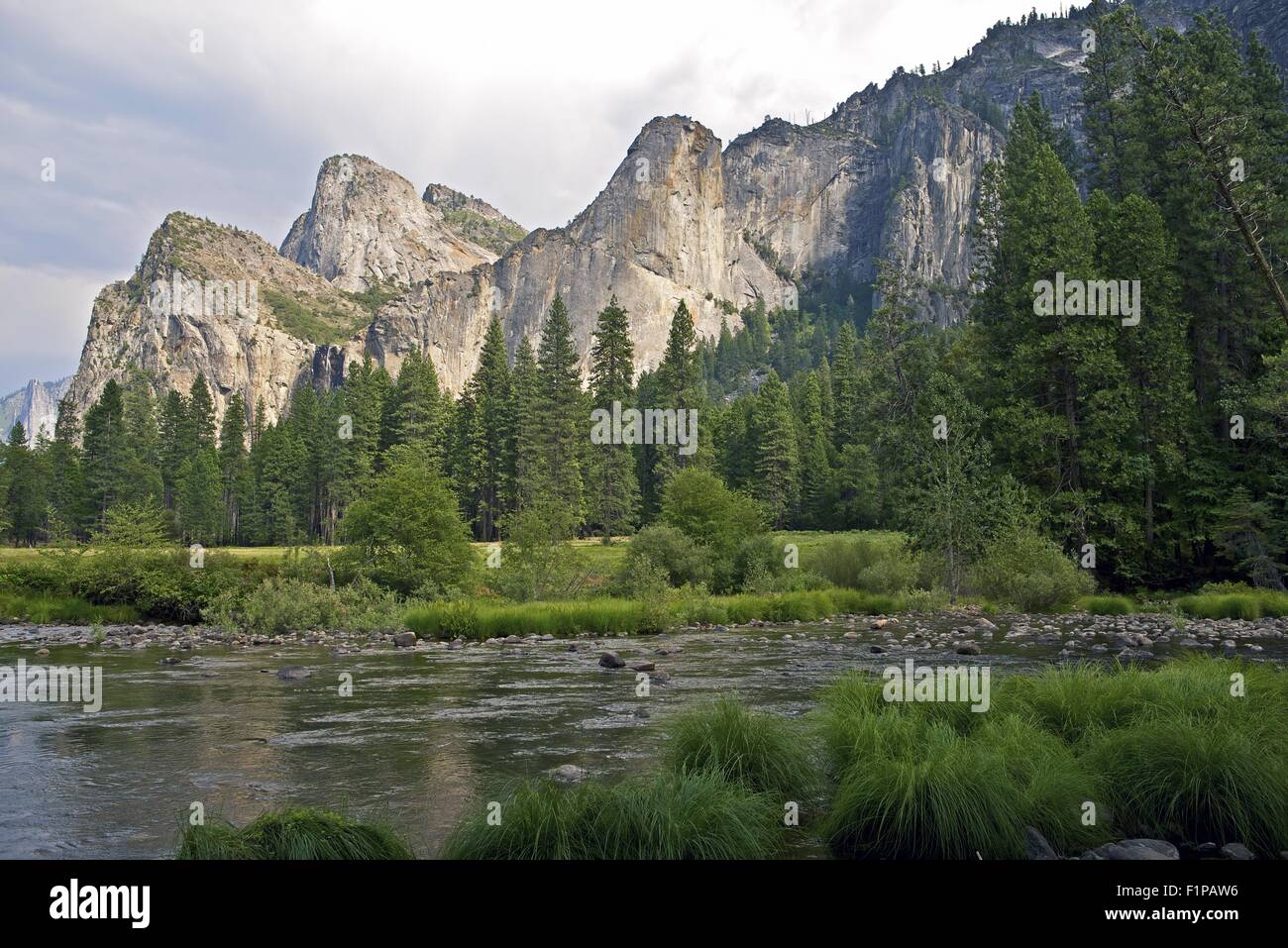 Yosemite-Landschaft. Yosemite Nationalpark, Kalifornien, USA.  Merced River. Natur-Foto-Sammlung. Stockfoto