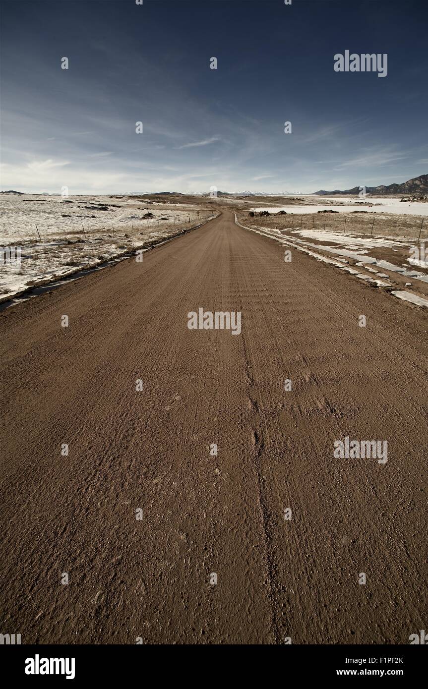 Sandy Road in Colorado. Februar in der Nähe von Colorado Springs, Colorado USA. Elf Meilen State Park Stockfoto
