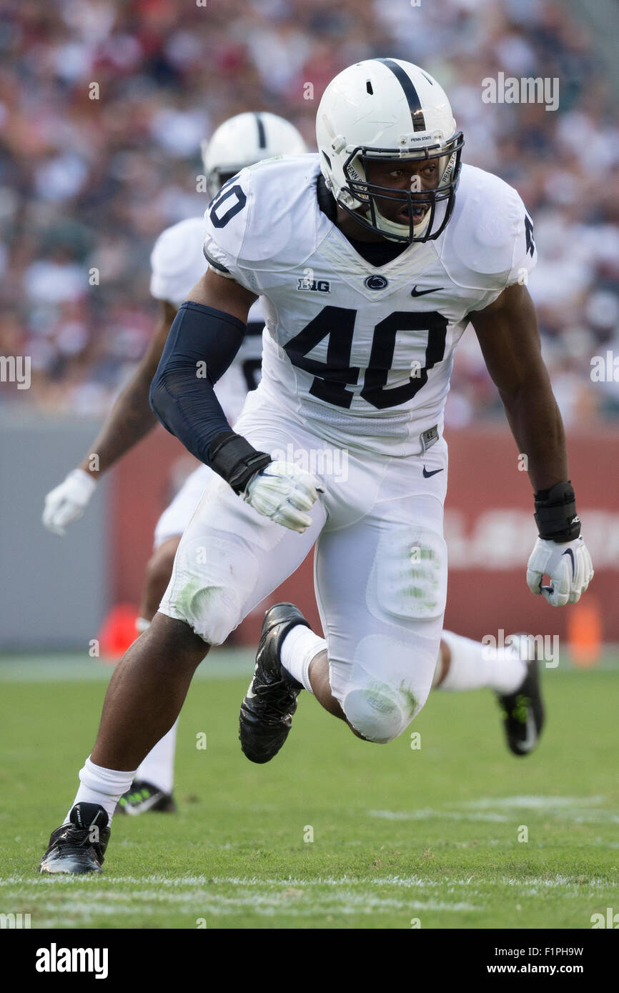 5. September 2015: Penn State Nittany Lions Linebacker Jason Cabinda (40) in Aktion während der NCAA Football-Spiel zwischen der Penn State Nittany Lions und den Tempel Eulen am Lincoln Financial Field in Philadelphia, Pennsylvania. Die Tempel-Eulen gewann 27-10. Christopher Szagola/CSM Stockfoto