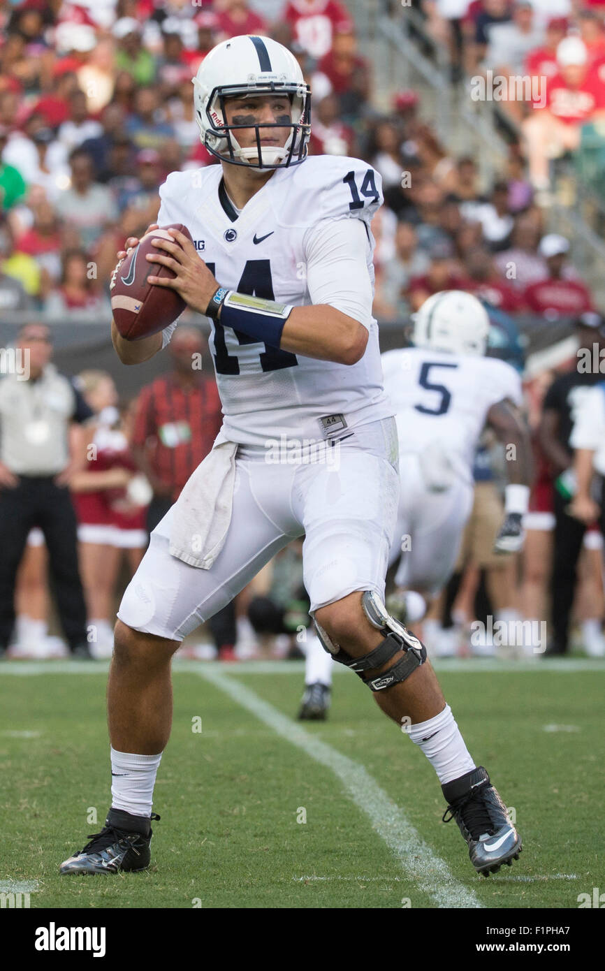 5. September 2015: Penn State Nittany Lions quarterback Christian Hackenberg (14) in Aktion während der NCAA Football-Spiel zwischen der Penn State Nittany Lions und den Tempel Eulen am Lincoln Financial Field in Philadelphia, Pennsylvania. Die Tempel-Eulen gewann 27-10. Christopher Szagola/CSM Stockfoto