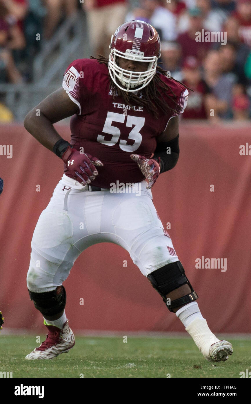 5. September 2015: Temple Owls beleidigender Störungssucher Leon Johnson (53) in Aktion während der NCAA Football-Spiel zwischen der Penn State Nittany Lions und den Tempel Eulen am Lincoln Financial Field in Philadelphia, Pennsylvania. Die Tempel-Eulen gewann 27-10. Christopher Szagola/CSM Stockfoto