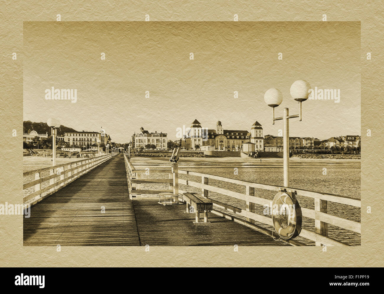 Blick vom Pier auf das Kurhaus Binz an der Ostsee, Binz, Rügen-Insel, Mecklenburg-Western Pomerania, Deutschland, Europa Stockfoto