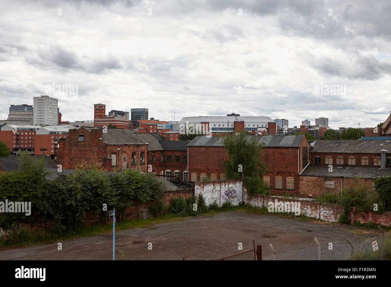 Blick auf das Stadtzentrum von Birmingham in verschiedenen braunen Feld und heruntergekommenen Altbauten UK Stockfoto