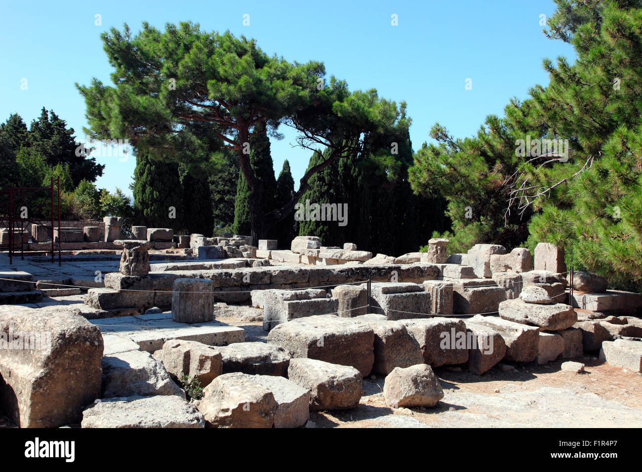 Ruinen des 3. Jahrhunderts v. Chr. Tempel der Athene, Filérimos, Rhodos Stockfoto