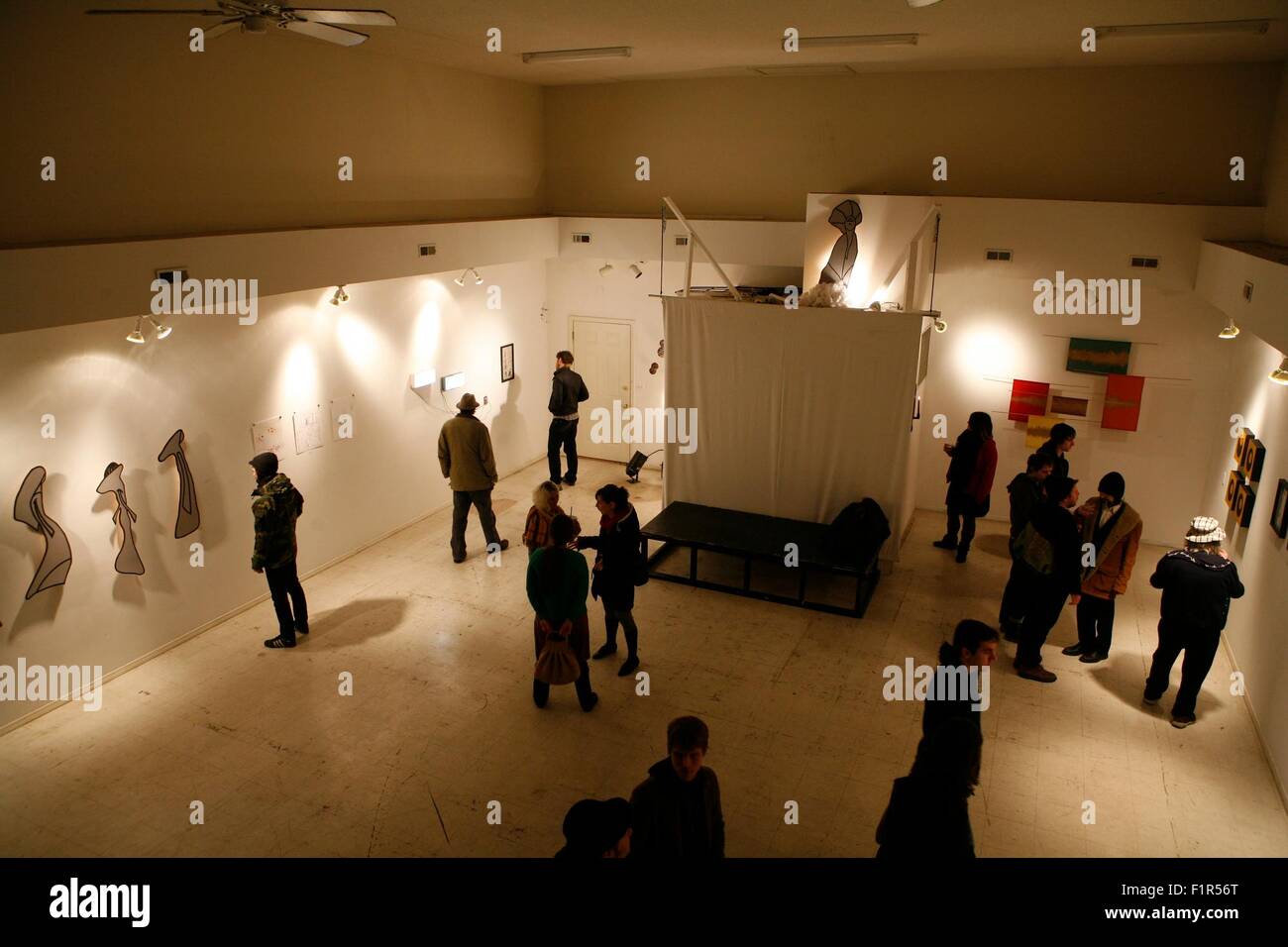 Zeitgenössische Kunstmesse im Krankenhaus Kunst Künstler Space in Bloomington IN Stockfoto