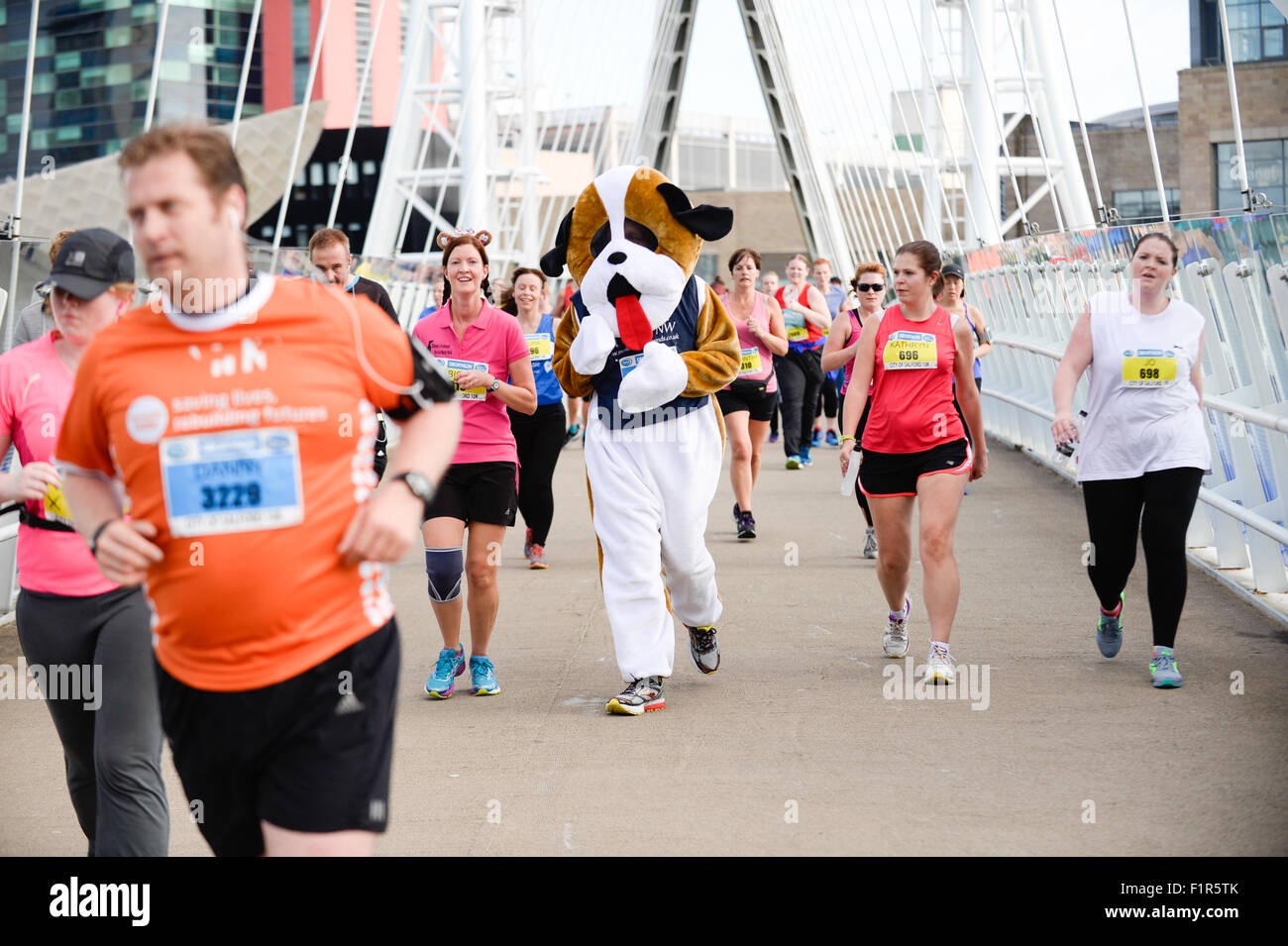 Salford Stadt, UK. 6. September 2015. 6. Sep 2015 Salford Stadt 10 K Rennen Credit: AH288/Alamy Live-Nachrichten Stockfoto