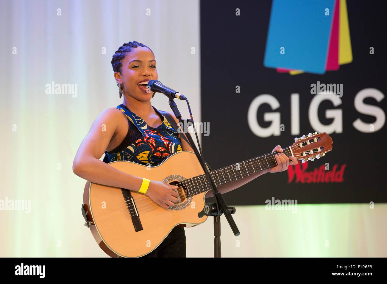 Stratford, UK. 6. September 2015.Kianja spielt beim Grand Final Gigs, Großbritanniens größte Straßenmusik-Wettbewerb, organisiert von der Londoner Bürgermeister findet im Einkaufszentrum Westfield Stratford City Credit: Keith Larby/Alamy Live News Stockfoto