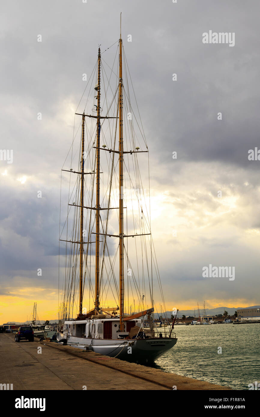 3 Masten Yacht ankern "Fleurtje" in Puerto de Burriana Stockfoto