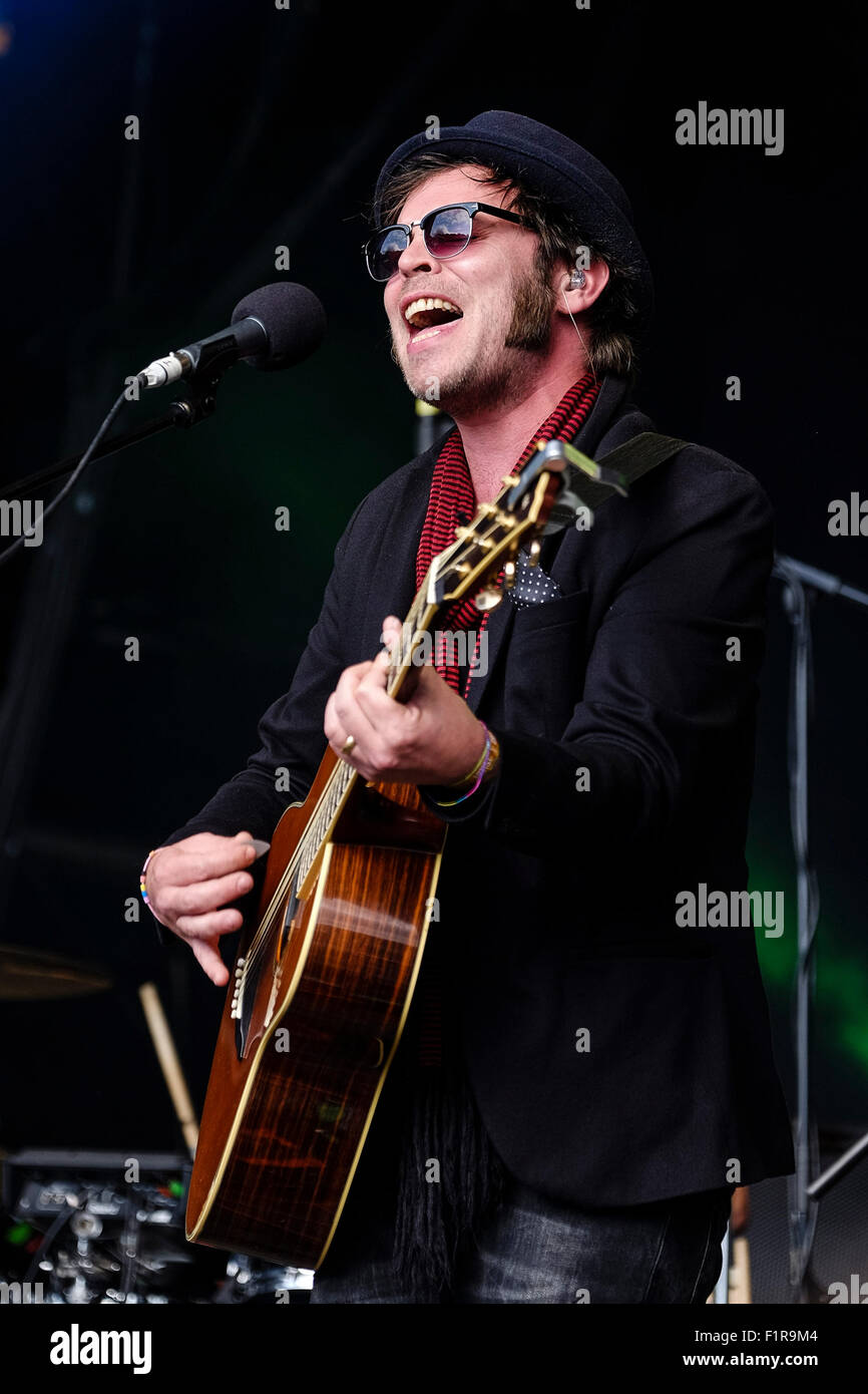 GAZ Coombes spielt am Festival Nr. 6 auf 09.06.2015 Portmeirion, Gwynedd, Nordwales. Personen im Bild: Gareth Michael "Gaz" Coombes. Bild von Julie Edwards/Alamy Live-Nachrichten Stockfoto