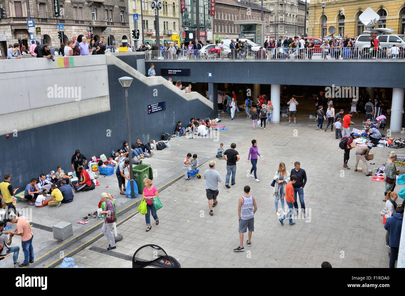 Budapest, Ungarn. 05. Sep, 2015. Syrische Migranten konzentrierte sich in der Nähe von Budapest internationalen Bahnhof, auf Kredit-Samstag, 5. September 2015: Jorge Felix/Alamy Live News Stockfoto