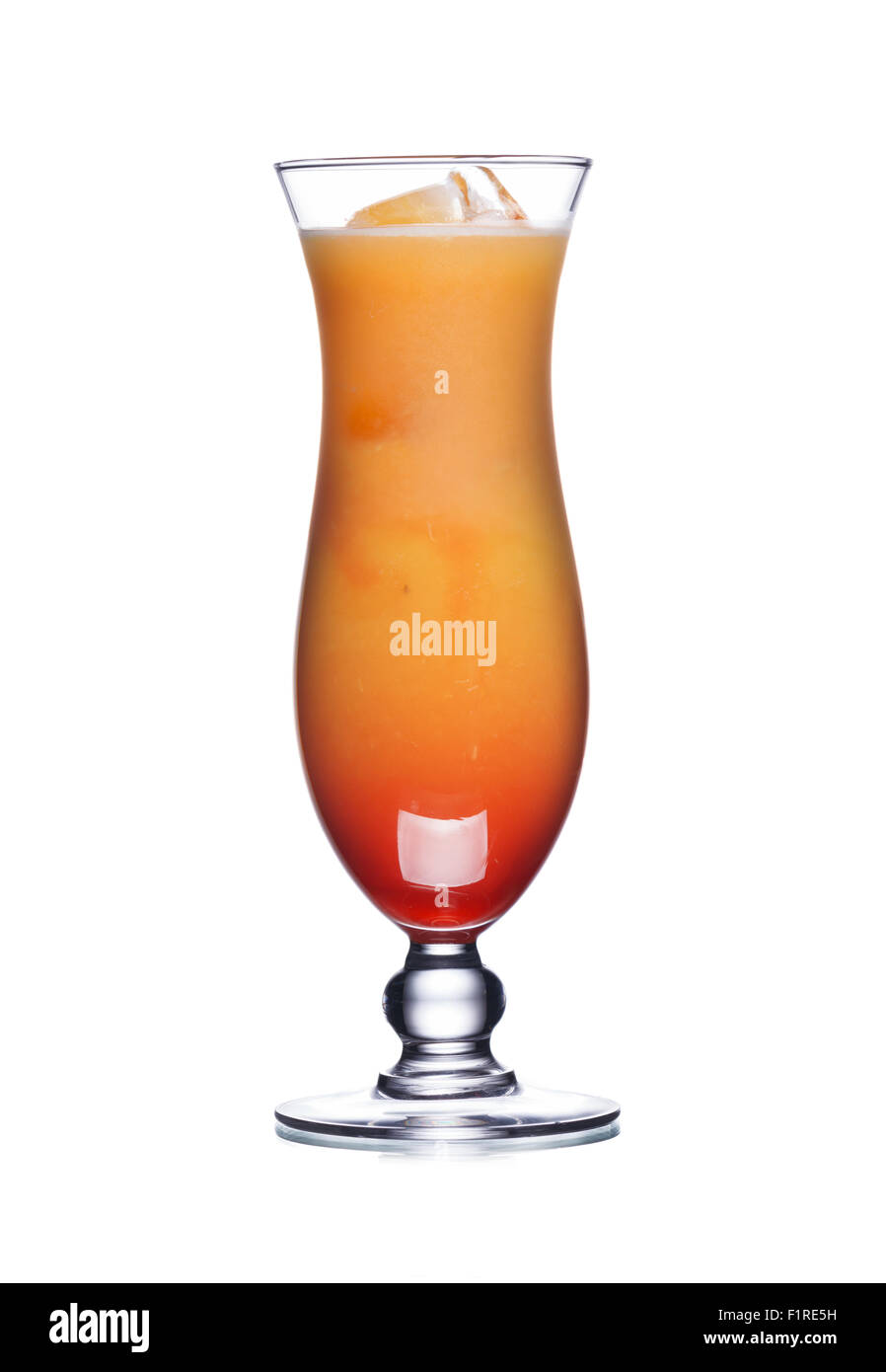 Schraubenzieher alkoholischen Cocktail im Hurricane Glas isoliert auf weiss Stockfoto
