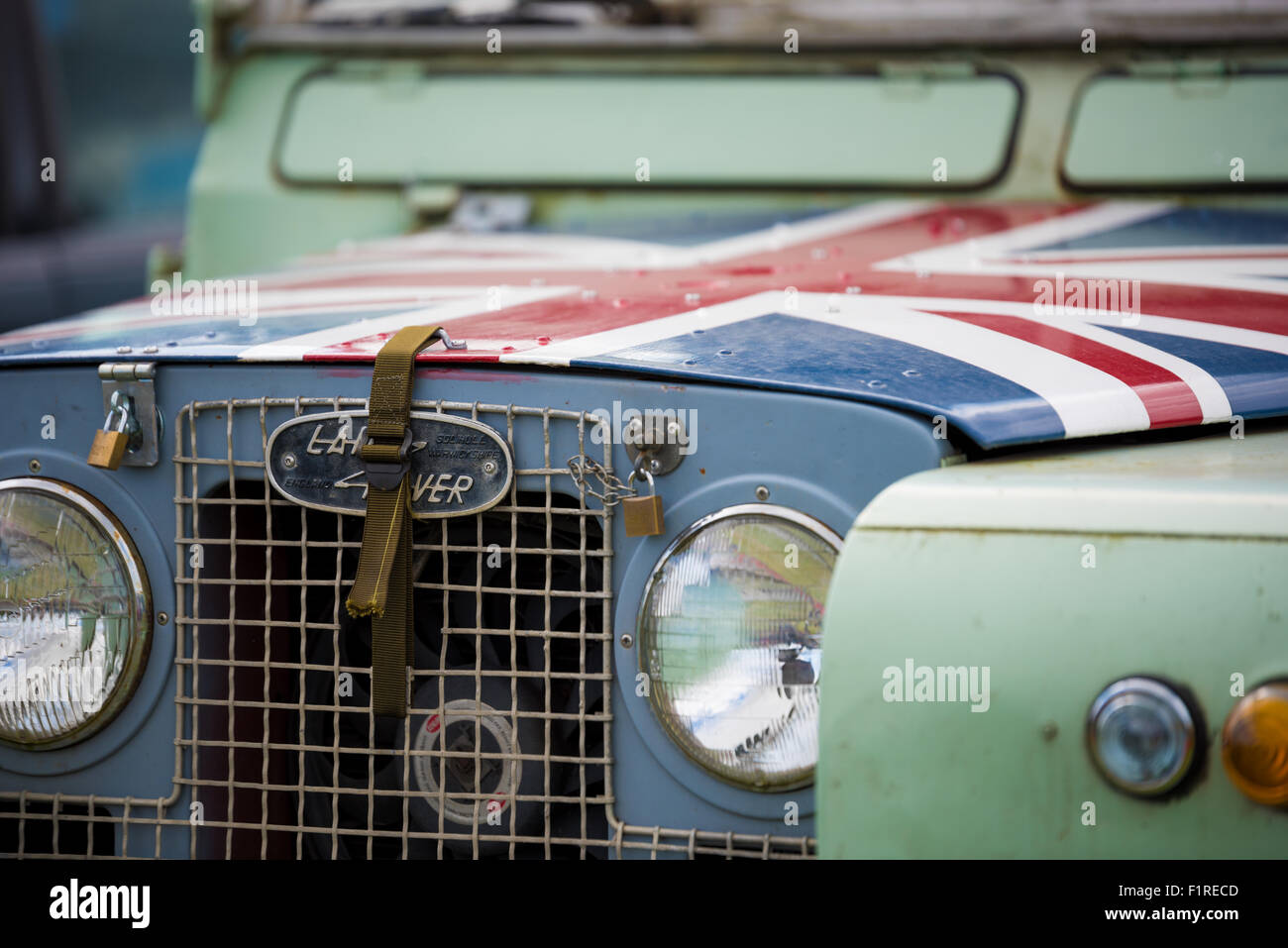 Eine Nahaufnahme von einem alten Landrover mit einem Union Jack Motorhaube bei der Beckbury Show 2015 Shropshire UK Stockfoto