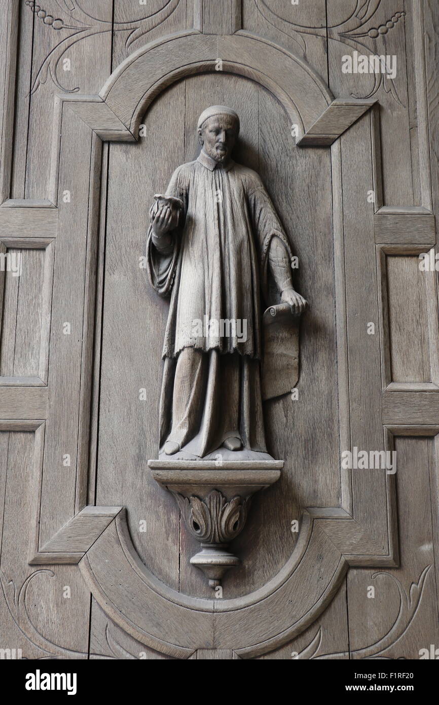 Detail der Tür der Kirche von Fontainebleau, Frankreich Stockfoto