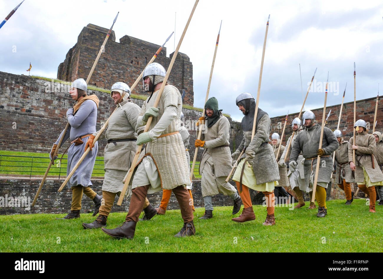 Reenactors mark 700 Jahre, da die Schotten unter der Leitung von Robert The Bruce Belagerung zu englischen Carlisle Castle legte Stockfoto