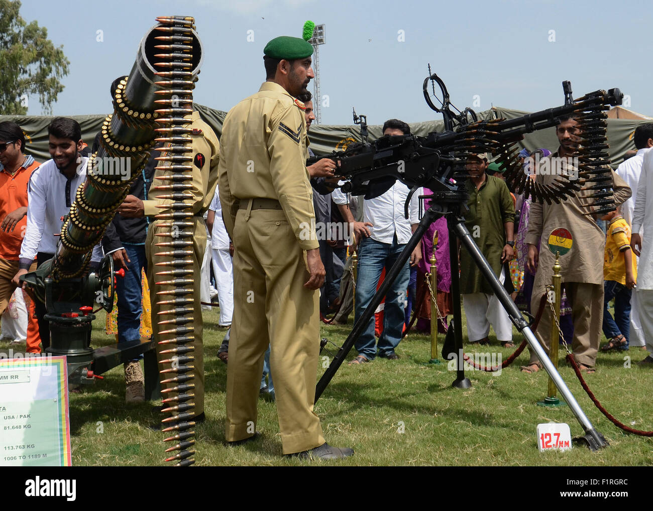 Lahore, Pakistan. 06. Sep, 2015. Pakistanische Armee nimmt einen Teil des Youm e Difa Pakistan (Defense-Tag). Pakistan feierte den 50. Jahrestag seiner zweiten Krieg gegen Erzrivalen Indien Wochen nach den beiden Atommächten standen sich in einigen ihrer tödlichsten Scharmützel in mehr als einem Jahrzehnt. Bildnachweis: Rana Sajid Hussain/Pacific Press/Alamy Live-Nachrichten Stockfoto