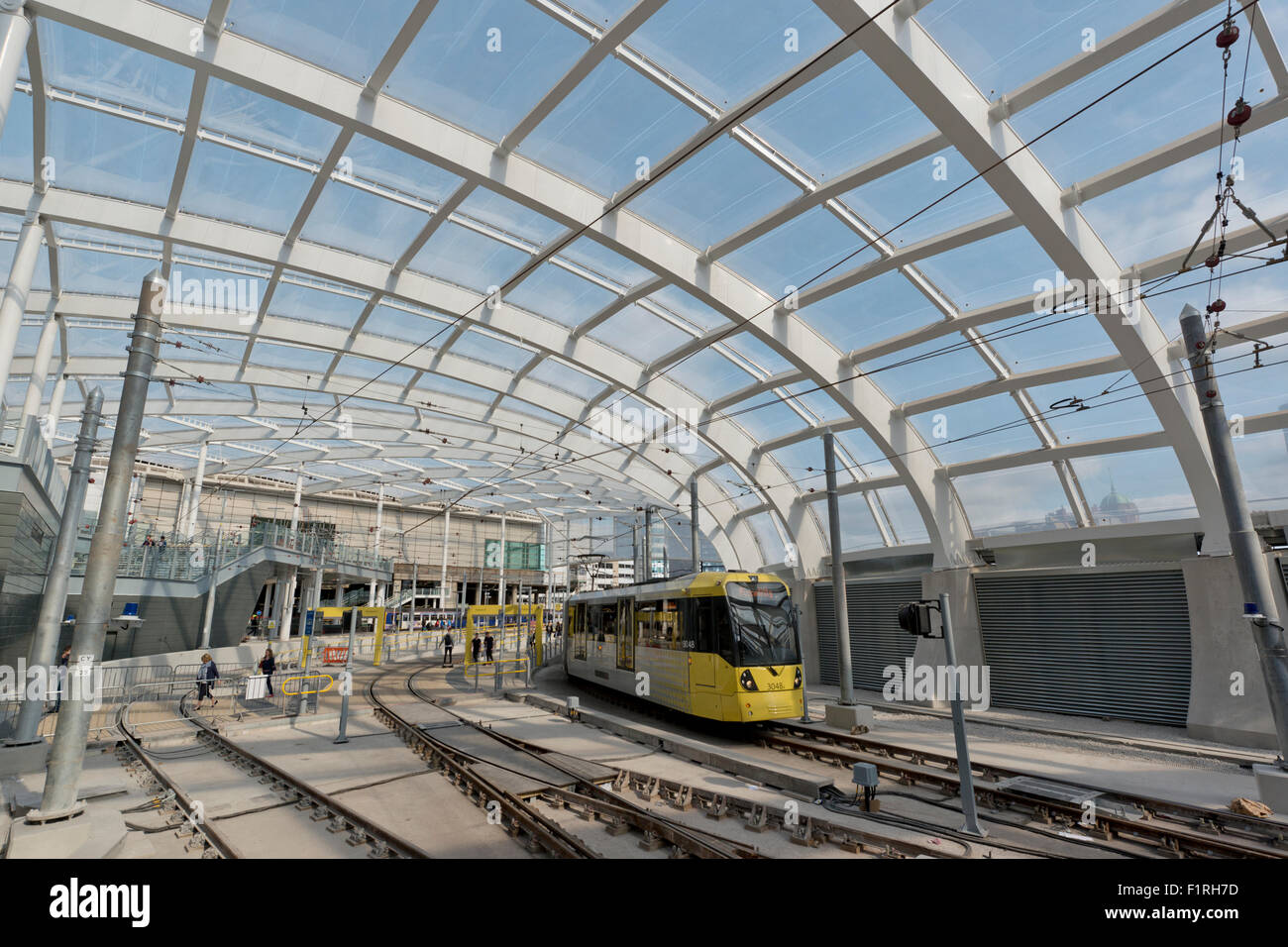 Die Innenfläche der renovierte Victoria Station in Manchester Metrolink LRT Straßenbahn featuring Stockfoto