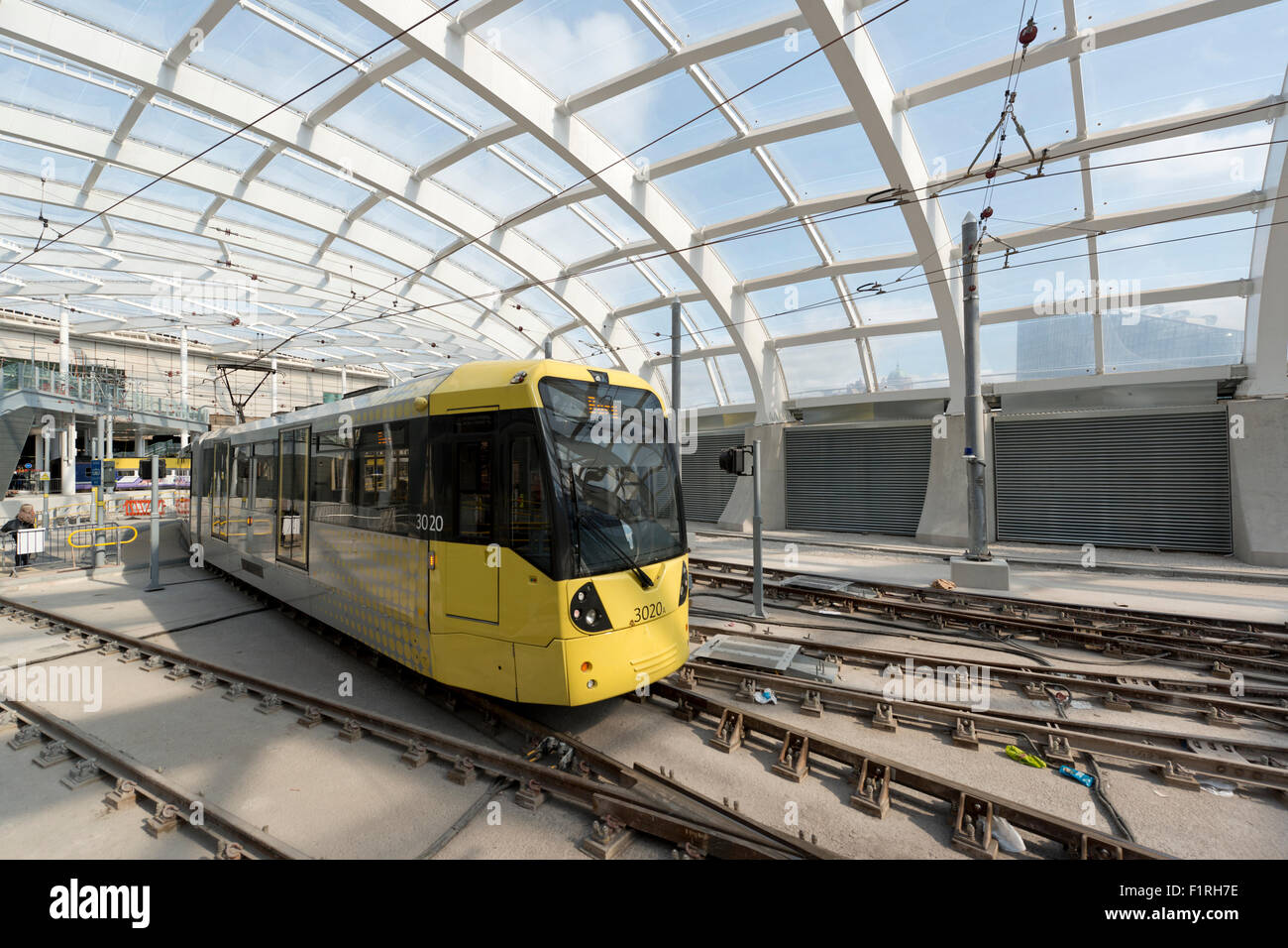 Die Innenfläche der renovierte Victoria Station in Manchester Metrolink LRT Straßenbahn featuring Stockfoto