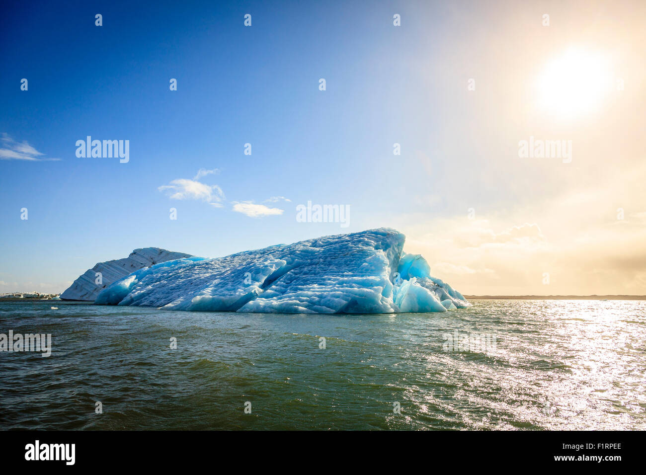 Eisberge schwimmen in Jökulsárlón Lagune von der südlichen Küste von Island Stockfoto