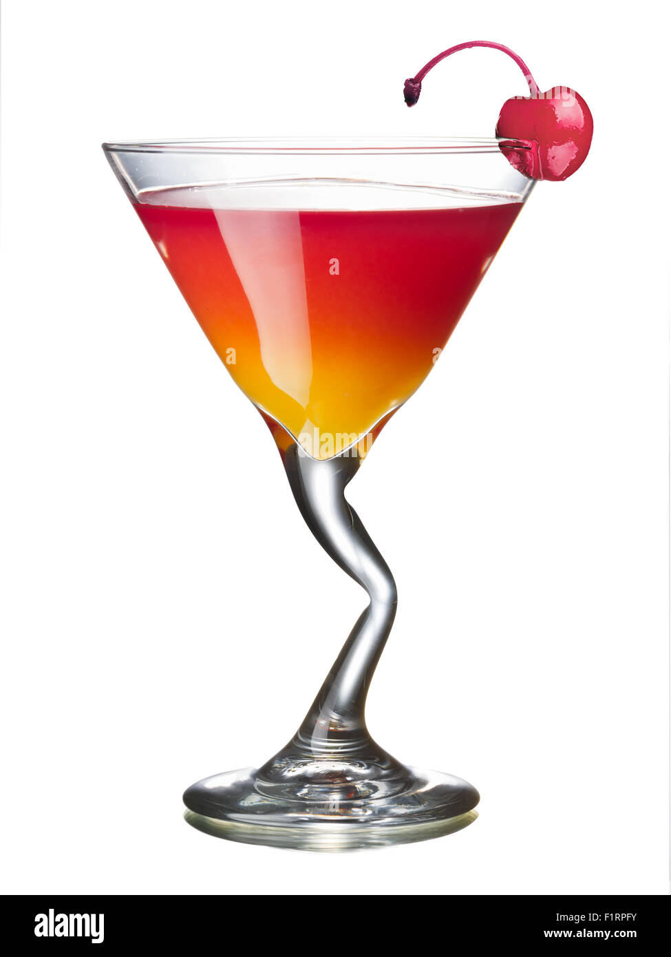 Mary Pickford alkoholischen Cocktail in ein Glas mit Cocktailkirsche verziert. Alle Tag offiziellen IBA-Cocktails. Stockfoto