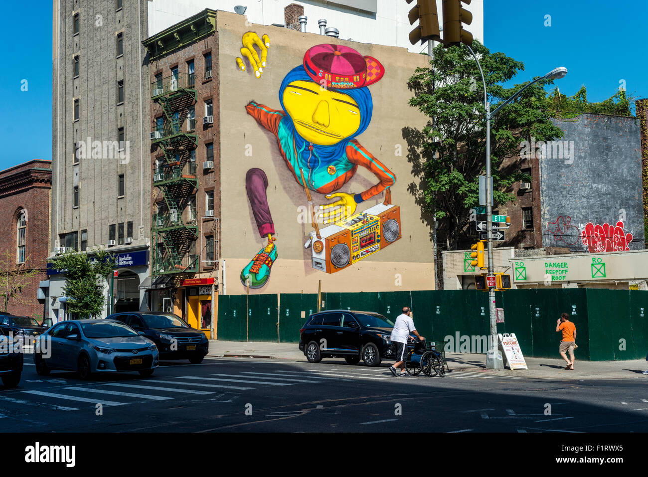New York, NY 6. September 2015 - Straße Wandbild von Graffiti-Künstlern Os Gemeos © Stacy Walsh Rosenstock/Alamy Stockfoto