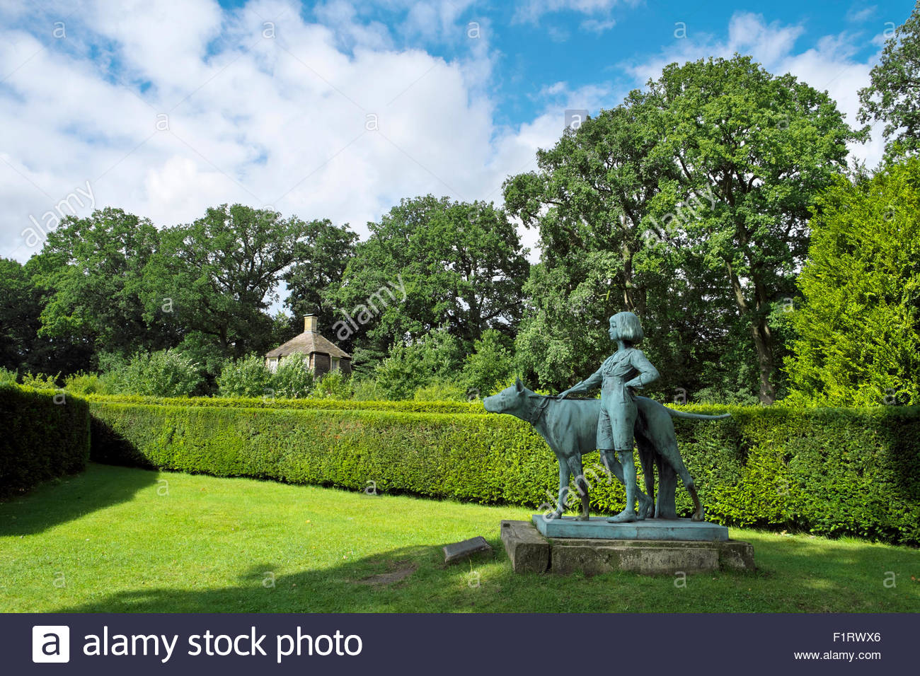 Statue von Erbprinz Engelbert Karl, Herzog von Arenberg (18991974) mit