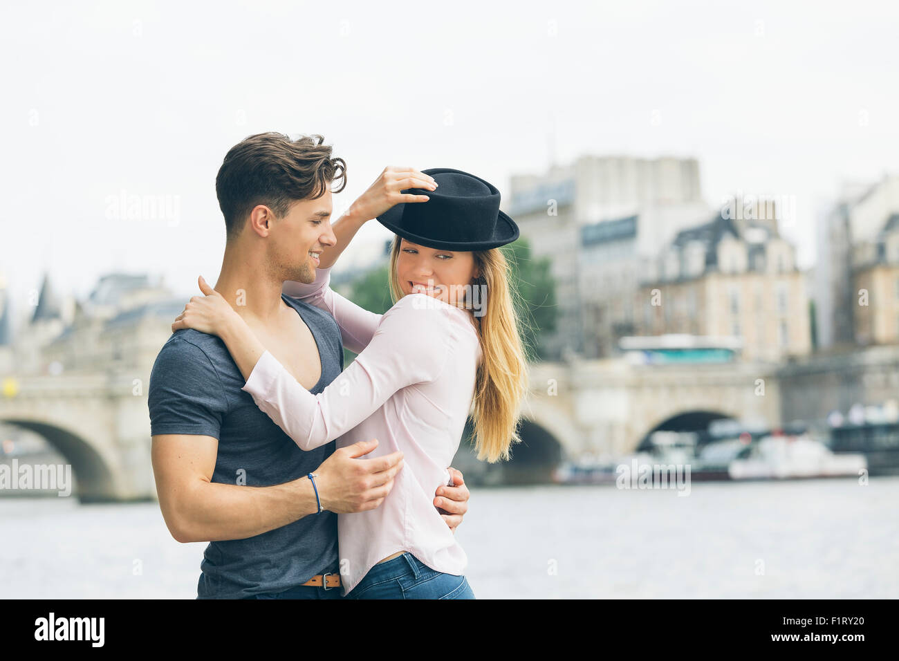 Paar Partnersuche in Paris Stockfoto