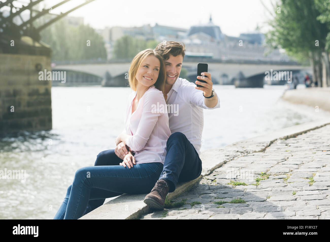 Paar Partnersuche in Paris Stockfoto