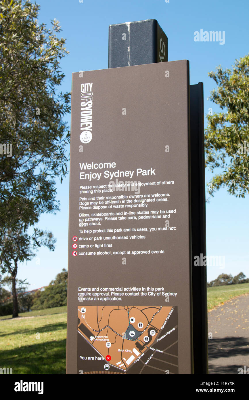 Sydney Park in Newtown, Sydney, Australien, mit dem historischen Mauerwerk und den Schornsteinen, New South Wales Stockfoto Sydney Park in Newtown, Sydney, Australien, mit dem historischen Mauerwerk und den Schornsteinen, New South Wales Stockfoto